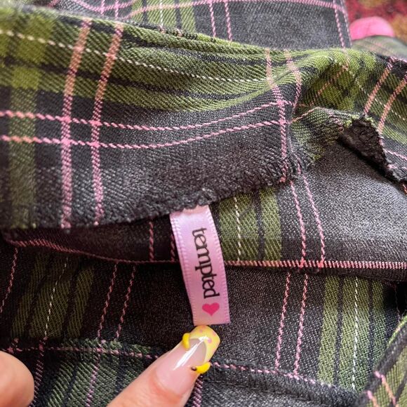 TEMPTED PLAID MINI SKIRT - Picture 6 of 6